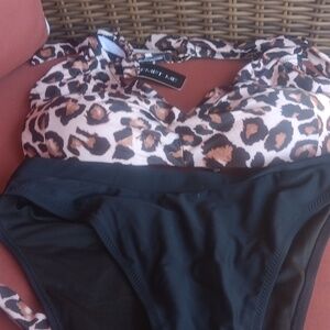 Itsy bitsy leopard 🐆 print bikini